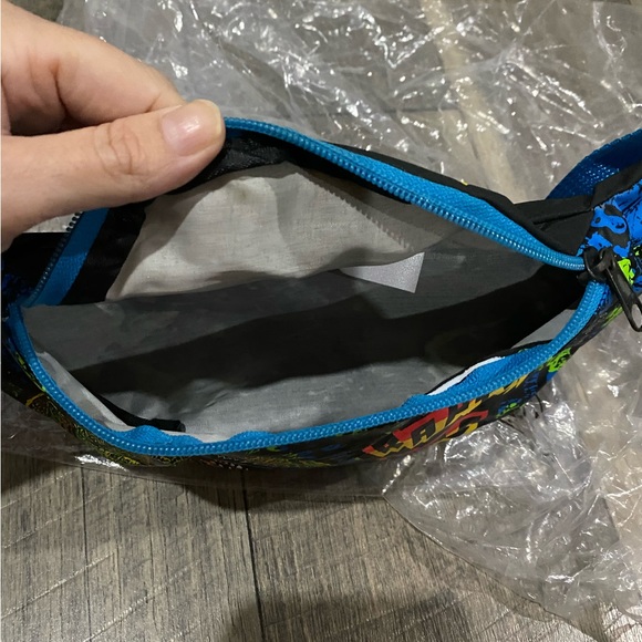 Vintage Jurassic Park Raptor Pack (Fanny pack) - Picture 4 of 4